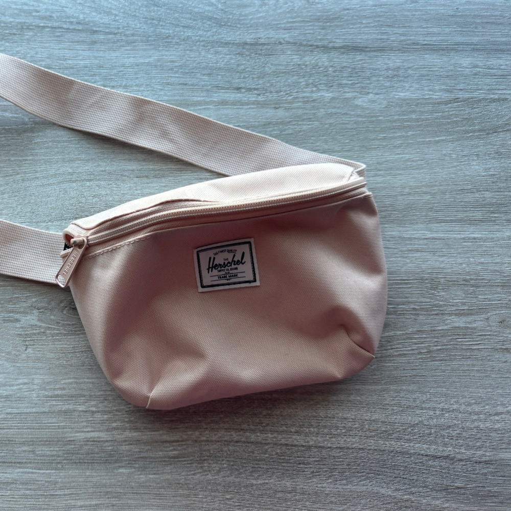NWOT Herschel Supply Co Fanny Pack Crossbody Bag Purse Blush Pink Color